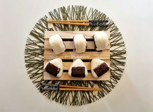 Foto di Onigiri con tonno in scatola