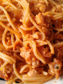 Una foto de Espaguetis con tomate a mi manera