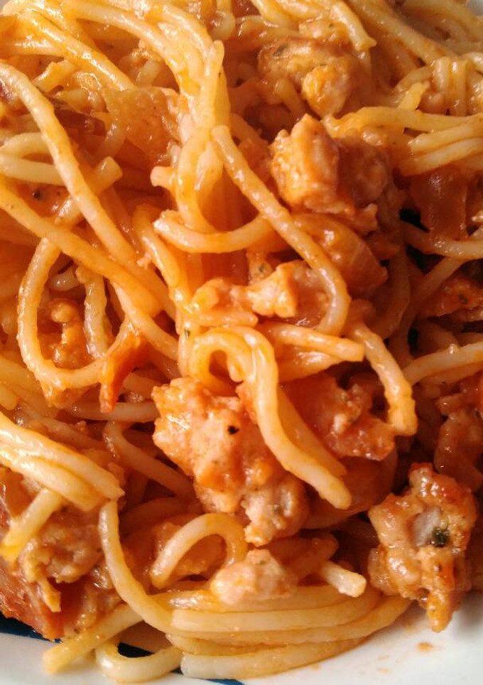 Una foto de Espaguetis con tomate a mi manera