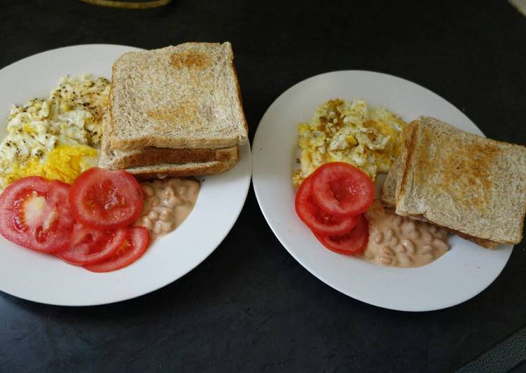 Breakfast of eggs, tomato and baked beans