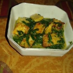 A picture of Spinach and paneer.