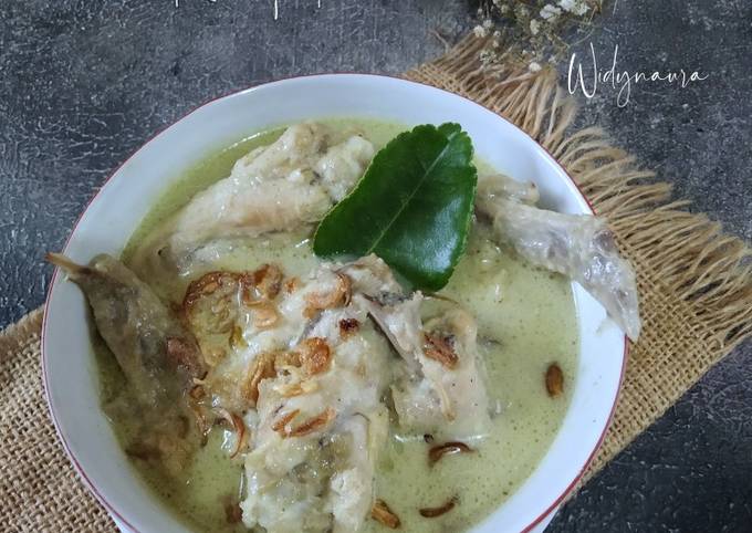 Opor ayam kuah putih