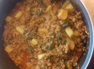 Una foto de Molida con poblano y papas en salsa