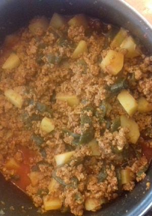 Una foto de Molida con poblano y papas en salsa
