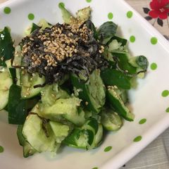 A picture of Japanese Kombu and Cucumber.