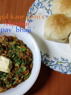 A picture of Mumbai' pav bhaji' 🍅🧅🧄.