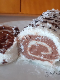 Foto di Rotolo di pancarré con budino al cioccolato e cocco