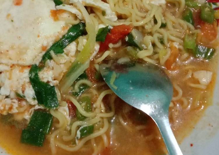 Mie indomie bumbu nyemek