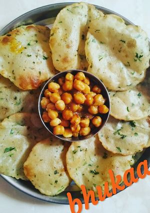 A picture of Aloo puri.