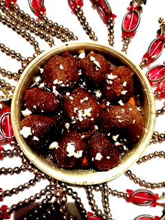 ब्रेड का गुलाब जामुन(Bread gulab jamun recipe in Hindi) रेसिपी मुख्य फोटो