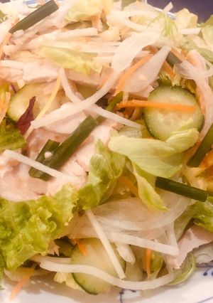 Hình của món Salad lườn gà của họ.