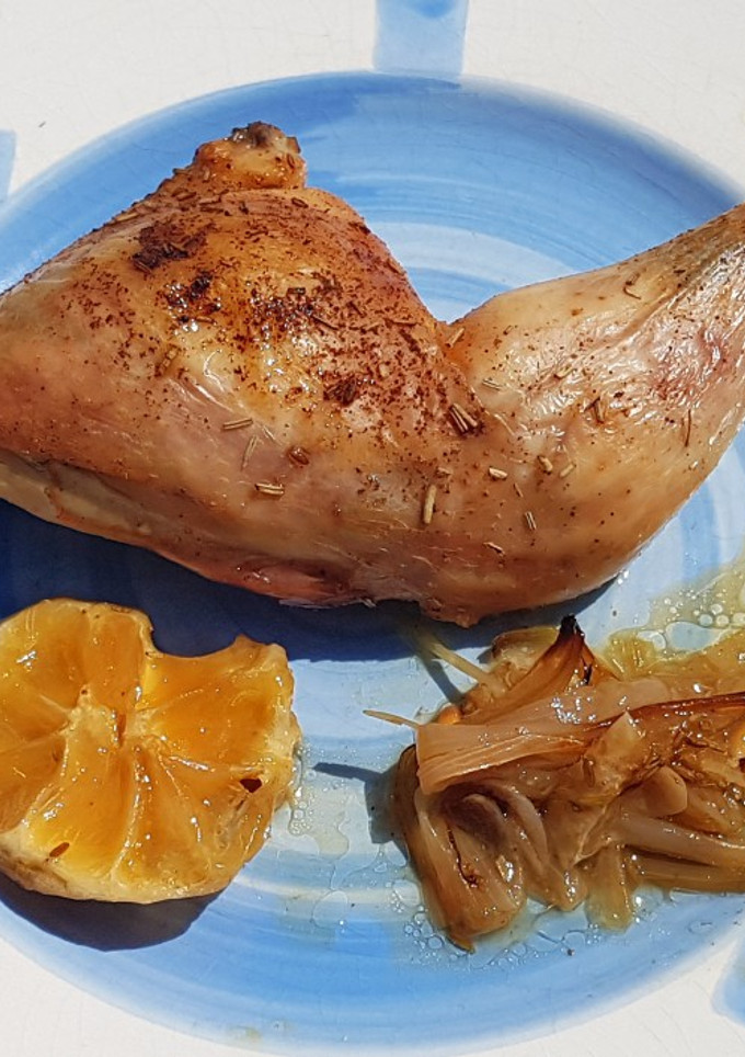 Una foto de Muslos de Pollo al horno con Vino Blanco Dulce al Limón