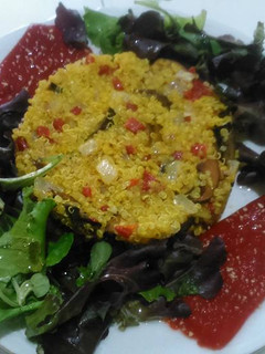 Una foto de Quinoa salteada con setas
