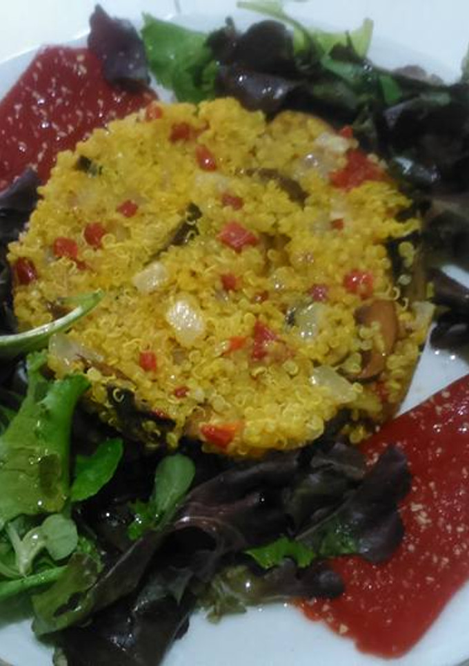 Una foto de Quinoa salteada con setas