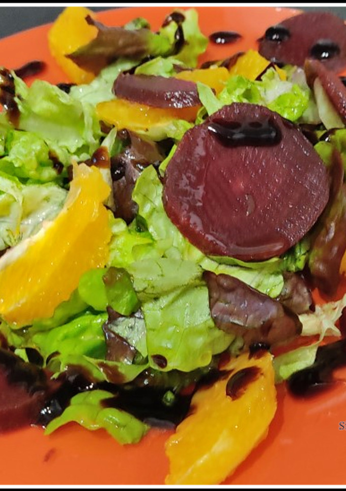 Una foto de Ensalada con remolacha y naranja