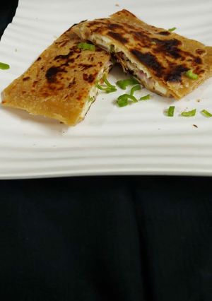 સ્ટફ્ડ પરાઠા (Stuffed Paratha Recipe In Gujarati) રેસીપી મુખ્ય ફોટો
