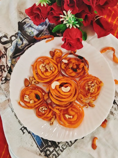 A picture of Instant jalebi 😋😋😋.