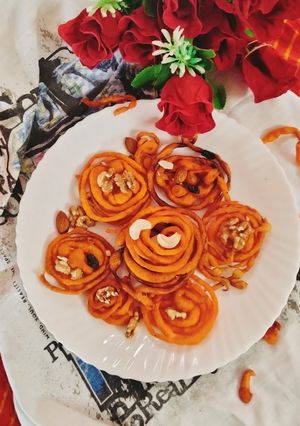 A picture of Instant jalebi 😋😋😋.