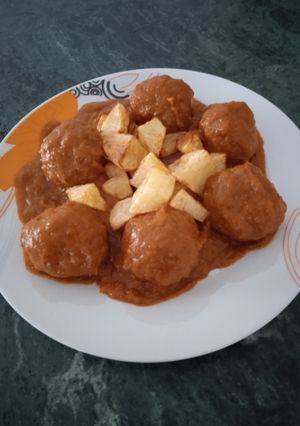 Una foto de Albóndigas de ternera y pollo
