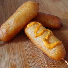 A picture of Mini corn dog de salmón.