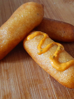 Una foto de Mini corn dog de salmón