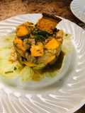 Tártara de Salmón al Mango con chicharrón de Salmón