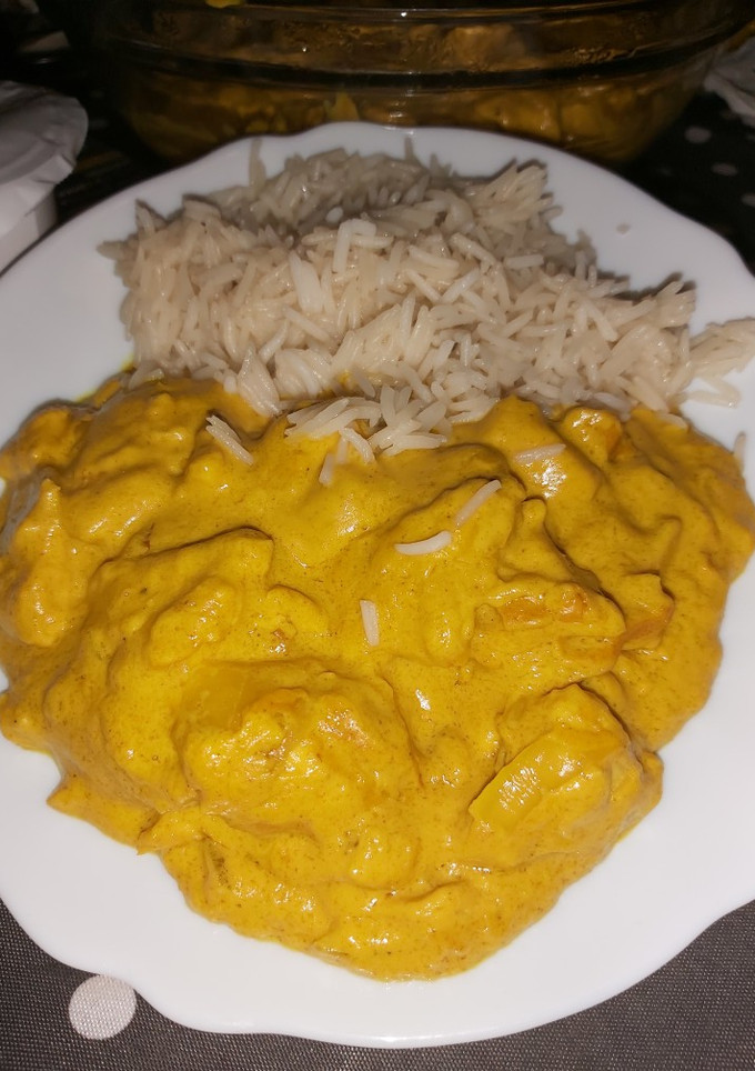 Una foto de Pollo al curry con cebolla