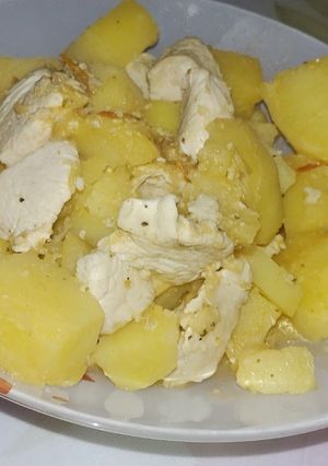 Una foto de Guiso de pollo con almendras