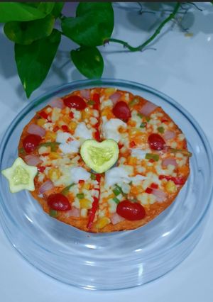 લેફ્ટ ઓવર રોટી પીઝા (Leftover Roti Pizza Recipe In Gujarati) રેસીપી મુખ્ય ફોટો