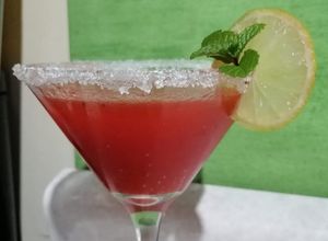 Una foto de Limonada de fresa con vodka