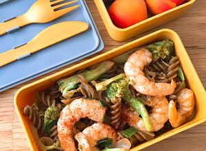 Hình của món Nui Xào Tôm & Bông Cải Xanh.