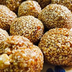 A picture of Jaggery n till ladoo.