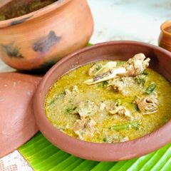 A picture of Green Chilli Mutton Kurma(Hand pound Masalas).