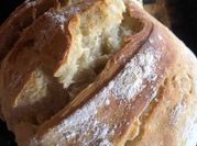 Una foto de pan de campo con aceite