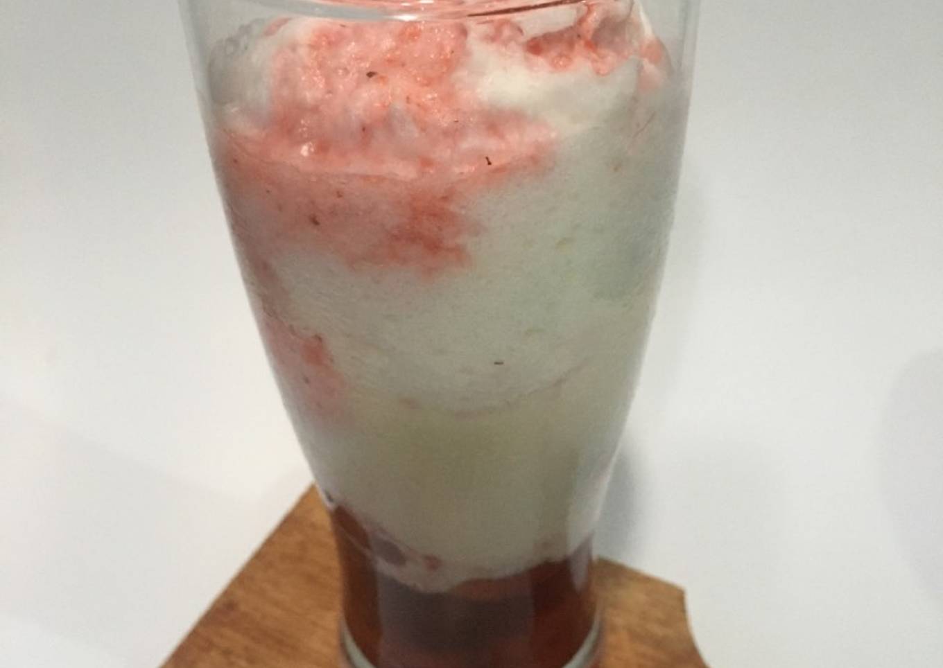 Es susu stroberi Korea ala fe<br />(Korean Strawberry milk latte)