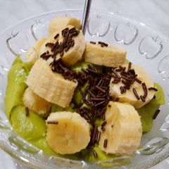 A picture of Banana Avocado cream.