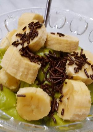 A picture of Banana Avocado cream.