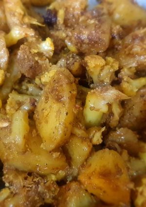 A picture of Aloo gobhi.