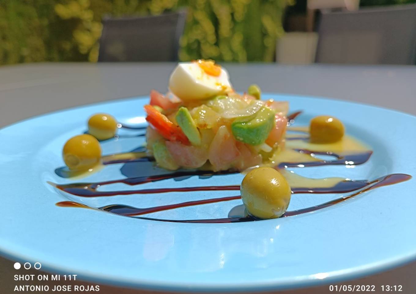 Ensalada de tomate, aguacate y bacalao