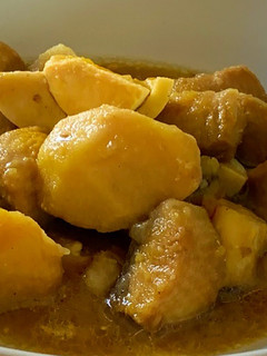Una foto de Tintorera, huevos y papas