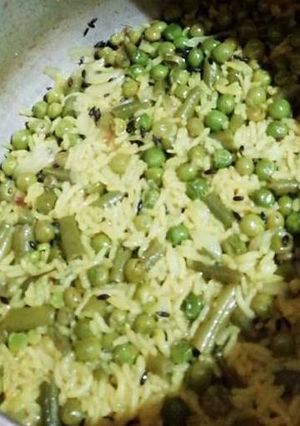 A picture of Matar pulao.