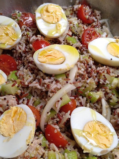 Una foto de Ensalada de granos ancestrales con calabacín