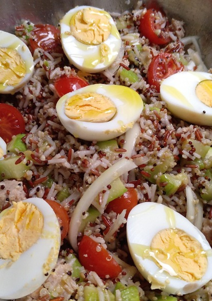 Una foto de Ensalada de granos ancestrales con calabacín