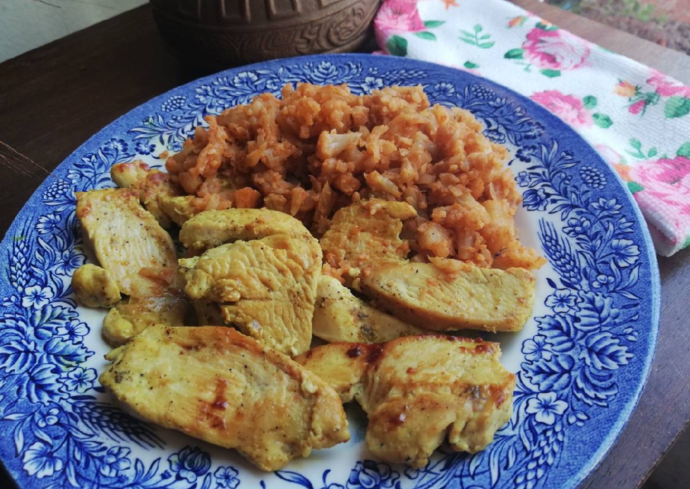 Pechuga de pollo al curry con coliflor al pimentón 🏵️