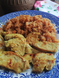 Una foto de Pechuga de pollo al curry con coliflor al pimentón 🏵️