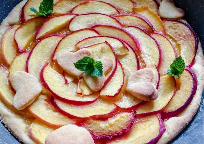 Crostata con marmellata e pesche fresche 🥧🍑