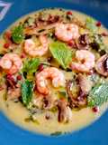 Crema di ceci con carpaccio di funghi gamberi e menta