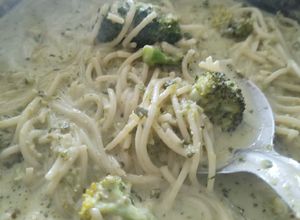 Una foto de Spaghetti Verde cremoso con brócoli