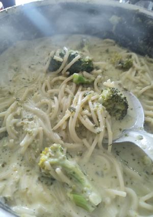 Una foto de Spaghetti Verde cremoso con brócoli