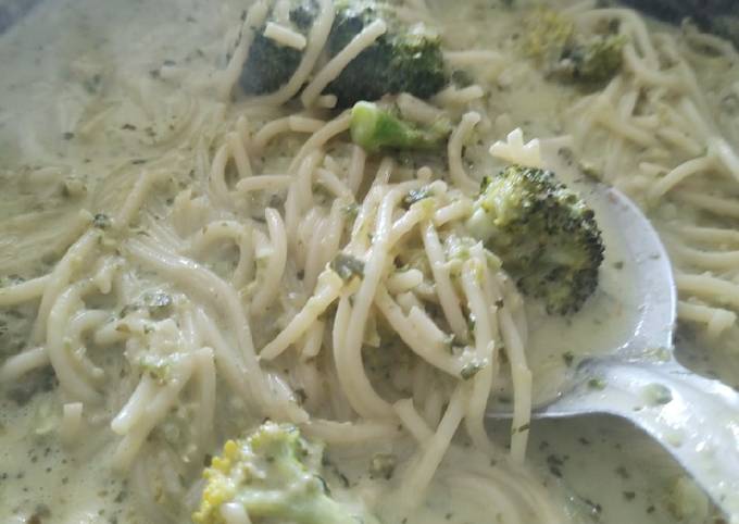 Spaghetti Verde cremoso con brócoli Receta de Cynthia Serena- Cookpad